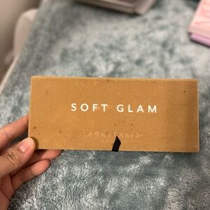 Anastasia Beverly Hills soft glam eyeshadow palette